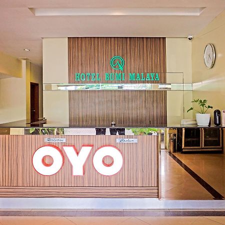 Oyo 1009 Hotel Bumi Malaya Медан Экстерьер фото