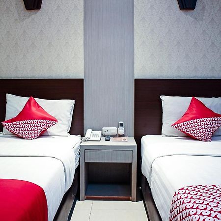 Oyo 1009 Hotel Bumi Malaya Медан Экстерьер фото