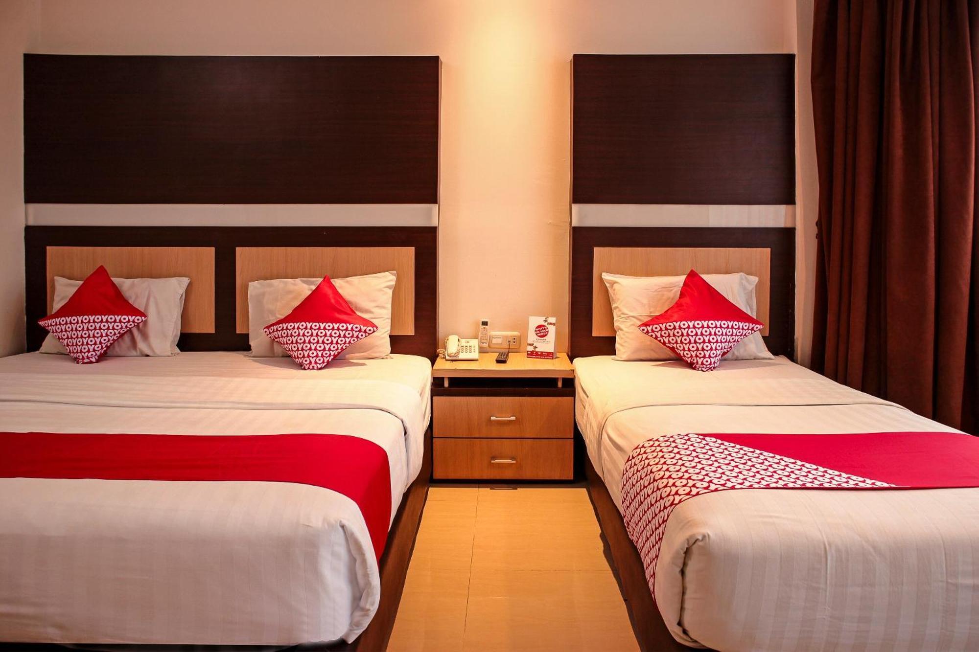 Oyo 1009 Hotel Bumi Malaya Медан Экстерьер фото
