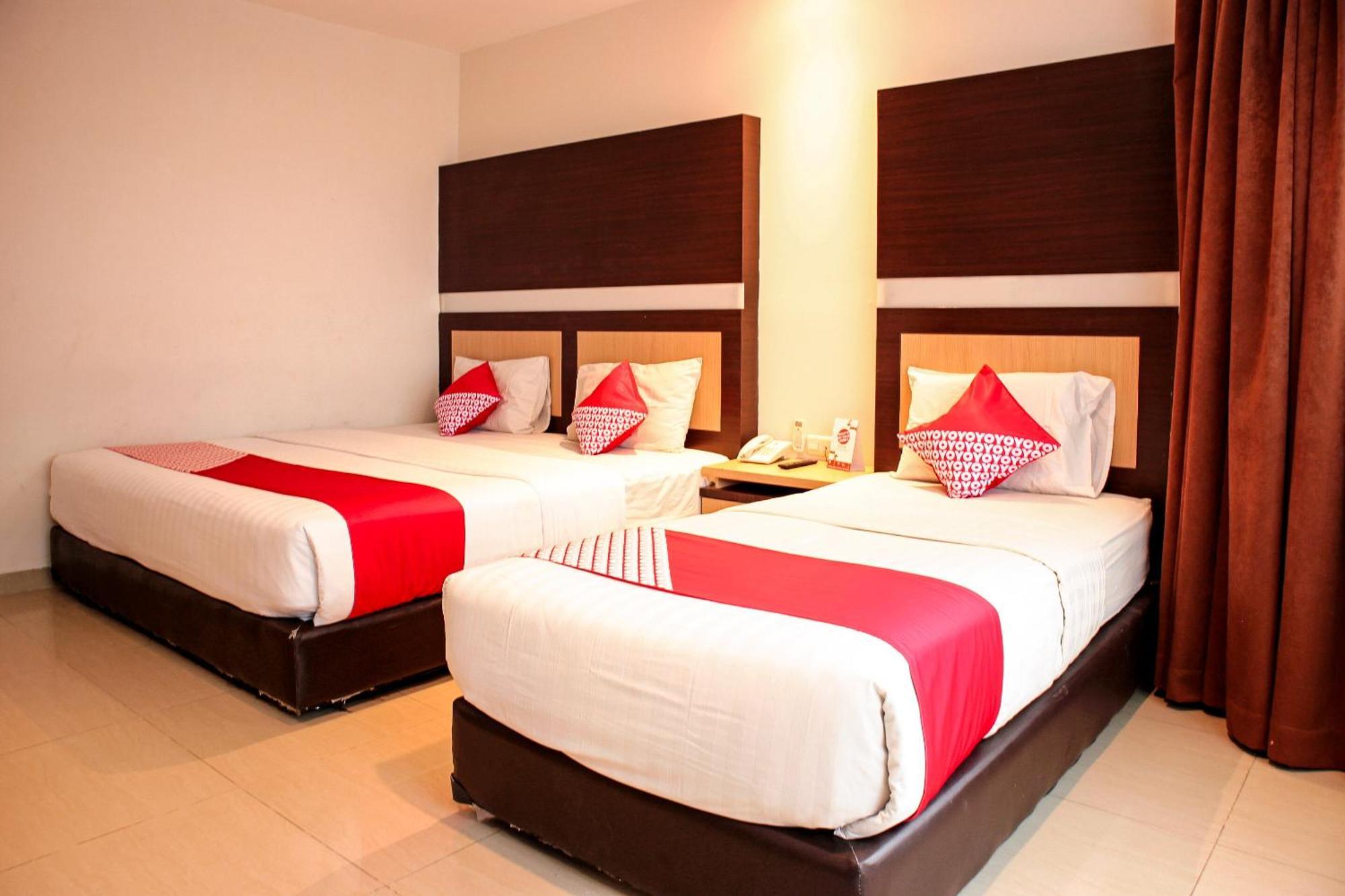 Oyo 1009 Hotel Bumi Malaya Медан Экстерьер фото