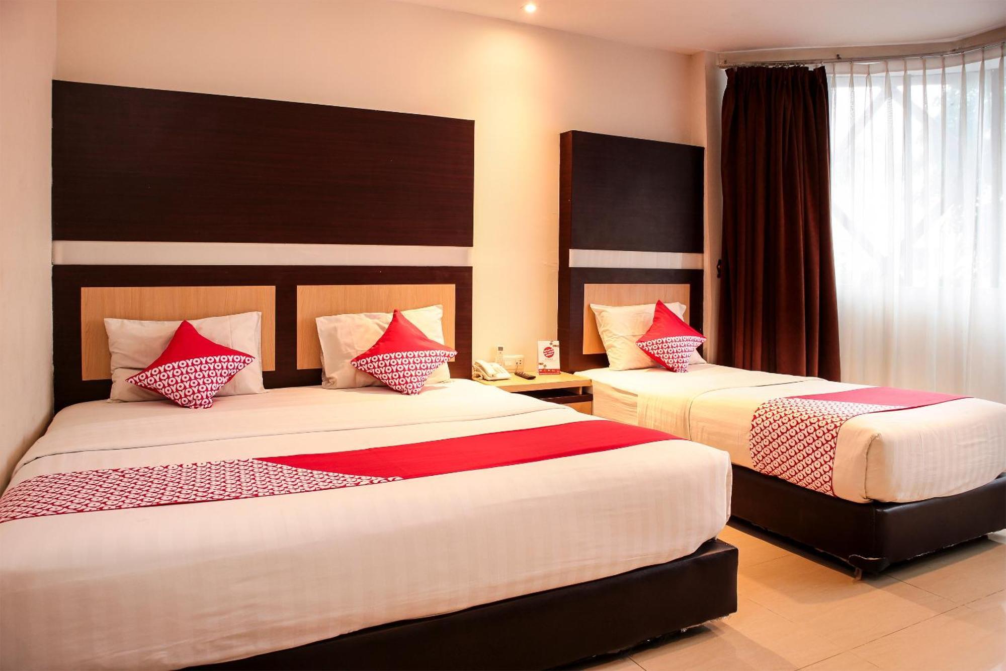 Oyo 1009 Hotel Bumi Malaya Медан Экстерьер фото