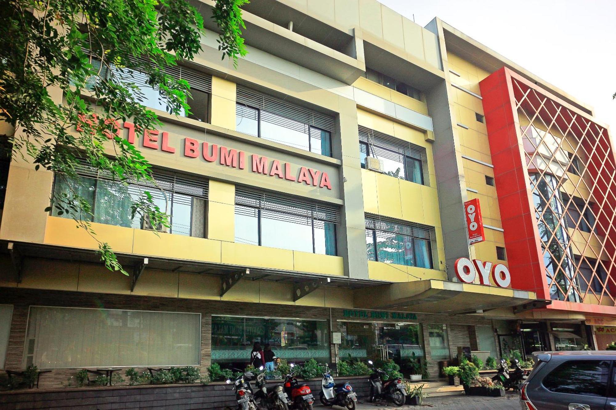 Oyo 1009 Hotel Bumi Malaya Медан Экстерьер фото