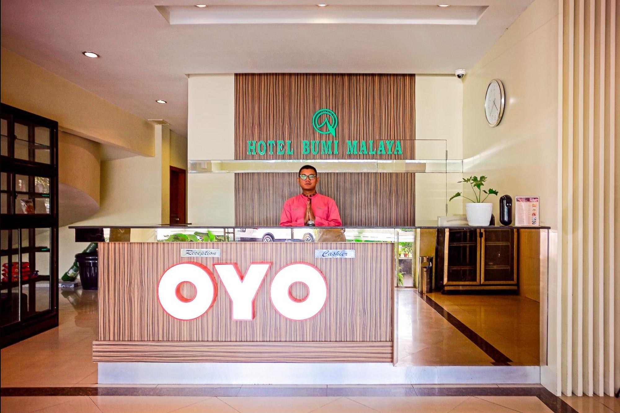 Oyo 1009 Hotel Bumi Malaya Медан Экстерьер фото